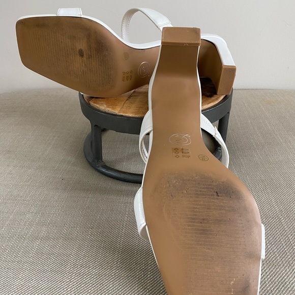 Chinese Laundry Women’s Yanti Softy Kid Heeled White Sandal (size 10) - Picture 6 of 8